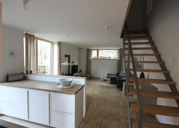 At The Church Stairs - Ii Semesterbostad